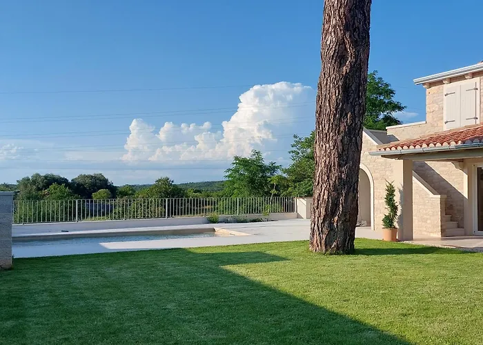 Vila Skarlanija, Umag