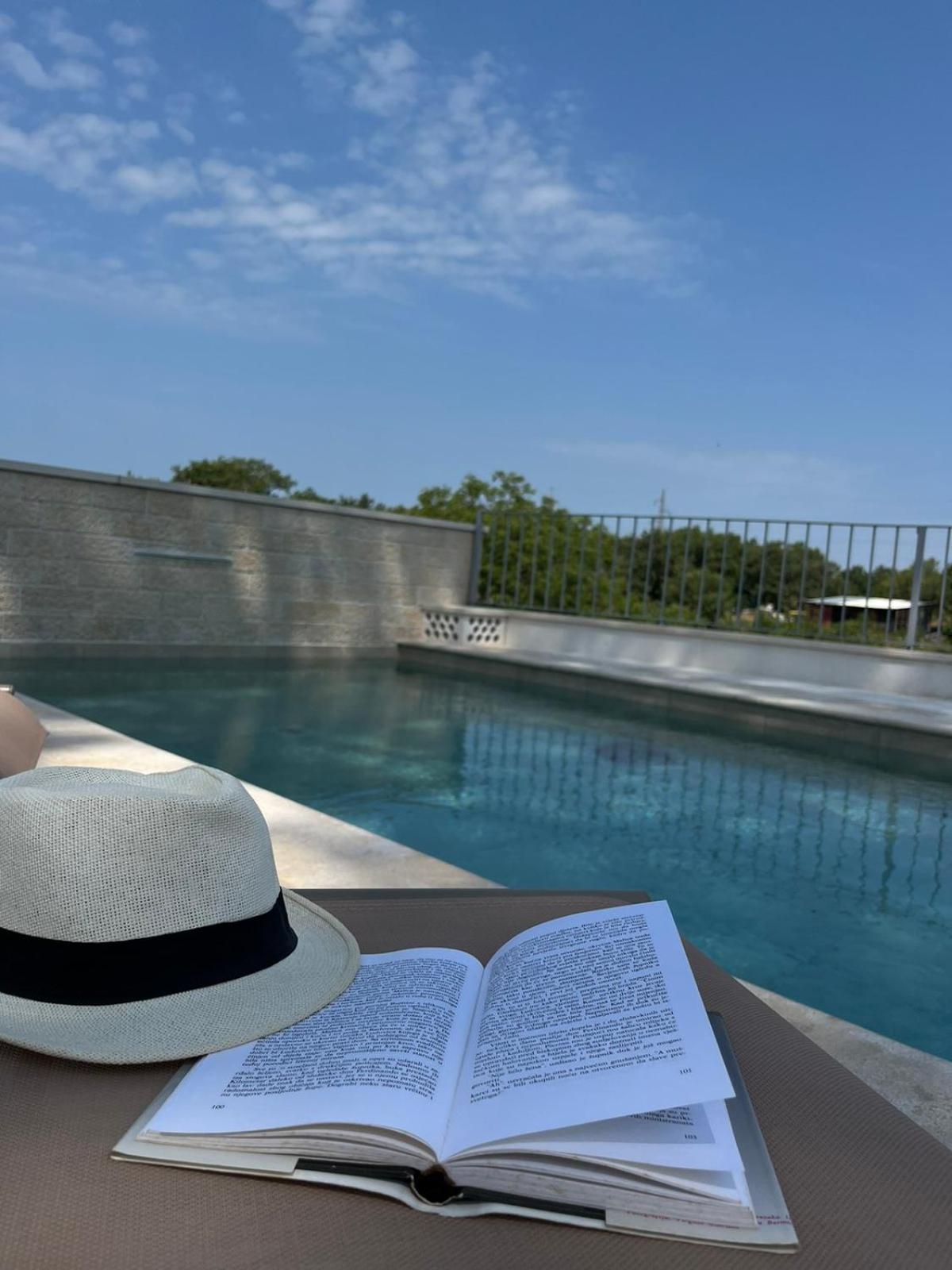 Skarlanija, Umag Villa